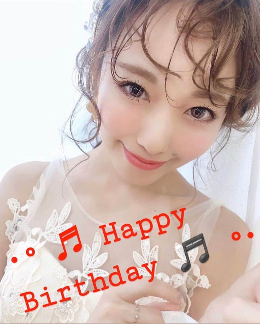 白岩まちこさんのインスタグラム写真 - (白岩まちこInstagram)「≫≫🎂... 𝙷𝚊𝚙𝚙𝚢 𝙱𝚒𝚛𝚝𝚑𝚍𝚊𝚢 🎉 ㅤㅤㅤㅤㅤㅤㅤㅤㅤㅤㅤㅤㅤ ㅤㅤㅤㅤㅤㅤㅤㅤㅤㅤㅤㅤㅤ 今日誕生日を迎えて、また一つ大人になりました🧸🎂♥️ ㅤㅤㅤㅤㅤㅤㅤㅤㅤㅤㅤㅤㅤ ㅤㅤㅤㅤㅤㅤㅤㅤㅤㅤㅤㅤㅤ ㅤㅤㅤㅤㅤㅤㅤㅤㅤㅤㅤㅤㅤ お友達やお仕事関係の皆様、そしてフォロワーさんまで😿‼️ ㅤㅤㅤㅤㅤㅤㅤㅤㅤㅤㅤㅤㅤ ㅤㅤㅤㅤㅤㅤㅤㅤㅤㅤㅤㅤ みんな、沢山のお祝いのメッセージや画像、 本当ありがとう🥺🙏🏻✨ (全員載せれてなくてごめんなさい😭) ㅤㅤㅤㅤㅤㅤㅤㅤㅤㅤㅤㅤㅤ ㅤㅤㅤㅤㅤㅤㅤㅤㅤㅤㅤㅤㅤ  毎年お祝いしてくれてて、もう５回目❣️なんて子や、 最近知ってくれた子まで、、、🥰✨ ㅤㅤㅤㅤㅤㅤㅤㅤㅤㅤㅤㅤㅤ  ㅤㅤㅤㅤㅤㅤㅤㅤㅤㅤㅤㅤㅤ すべてDMも読ませてもらってます🧸💌🎶 ㅤㅤㅤㅤㅤㅤㅤㅤㅤㅤㅤㅤㅤ  ㅤㅤㅤㅤㅤㅤㅤㅤㅤㅤㅤㅤㅤ ㅤㅤㅤㅤㅤㅤㅤㅤㅤㅤㅤㅤㅤ いつも応援してくれてる皆んながいるから 楽しくお仕事もさせてもらってるし、 本当に感謝😢💓ありがとう。  ㅤㅤㅤㅤㅤㅤㅤㅤㅤㅤㅤㅤㅤ ㅤㅤㅤㅤㅤㅤㅤㅤㅤㅤㅤㅤㅤ ㅤㅤㅤㅤㅤㅤㅤㅤㅤㅤㅤㅤㅤ 歳を重ねて大人になっても 奥さんになっても、お母さんになっても。 《どんな環境でも女の子を楽しむ😘‼️》 ㅤㅤㅤㅤㅤㅤㅤㅤㅤㅤㅤㅤㅤ ㅤㅤㅤㅤㅤㅤㅤㅤㅤㅤㅤㅤㅤ ㅤㅤㅤㅤㅤㅤㅤㅤㅤㅤㅤㅤㅤ 好きなこと、好きなモノに年齢は関係ないし、 私の投稿を見て、あぁこんな人もいるんだなーって、 一緒に女の子を楽しもうって思ってもらえたら嬉しいなぁ☺️💓 ㅤㅤㅤㅤㅤㅤㅤㅤㅤㅤㅤㅤㅤ  ㅤㅤㅤㅤㅤㅤㅤㅤㅤㅤㅤㅤㅤ ㅤㅤㅤㅤㅤㅤㅤㅤㅤㅤㅤㅤㅤ  みんなとのコミュニケーションを大事にして、 これからも一人一人を大切にしていきます😌🌿 ㅤㅤㅤㅤㅤㅤㅤㅤㅤㅤㅤㅤㅤ ㅤㅤㅤㅤㅤㅤㅤㅤㅤㅤㅤㅤㅤ ㅤㅤㅤㅤㅤㅤㅤㅤㅤㅤㅤㅤㅤ だから、これからもよろしくね😘💕 ㅤㅤㅤㅤㅤㅤㅤㅤㅤㅤㅤㅤㅤ ㅤㅤㅤㅤㅤㅤㅤㅤㅤㅤㅤㅤㅤ ㅤㅤㅤㅤㅤㅤㅤㅤㅤㅤㅤㅤㅤ さぁて、このポーズはどういう意味かな🤟🏻🙃✌🏻ㅤㅤㅤㅤㅤㅤㅤㅤㅤㅤㅤㅤㅤ  ㅤㅤㅤㅤㅤㅤㅤㅤㅤㅤㅤㅤㅤ  ㅤㅤㅤㅤㅤㅤㅤㅤㅤㅤㅤㅤㅤ ⚠️今から、このケーキ🎂でお祝い🤪🤪🤪🍴 ㅤㅤㅤㅤㅤㅤㅤㅤㅤㅤㅤㅤㅤ ㅤㅤㅤㅤㅤㅤㅤㅤㅤㅤㅤㅤㅤ ㅤㅤㅤㅤㅤㅤㅤㅤㅤㅤㅤㅤㅤ ㅤㅤㅤㅤㅤㅤㅤㅤㅤㅤㅤㅤㅤ ㅤㅤㅤㅤㅤㅤㅤㅤㅤㅤㅤㅤㅤ ㅤㅤㅤㅤㅤㅤㅤㅤㅤㅤㅤㅤㅤ ㅤㅤㅤㅤㅤㅤㅤㅤㅤㅤㅤㅤㅤ ㅤㅤㅤㅤㅤㅤㅤㅤㅤㅤㅤㅤㅤ ㅤㅤㅤㅤㅤㅤㅤㅤㅤㅤㅤㅤㅤ ㅤㅤㅤㅤㅤㅤㅤㅤㅤㅤㅤㅤㅤ  #白岩まちこ#誕生日#313#0313#みんな #ありがとう#お誕生日#20200313 #ハッピーバースデー#はっぴーばーすでー #これからもよろしくね#誕生日フォト #ただの#オフショット#3月#3月生まれ #3月13日#ピース#と思いきや#なにこれ #毎日#楽しい#女の子#楽しむ  #ケーキ#ドライフラワー#ショートケーキ #ホールケーキ#笑顔#シースルーバング」3月13日 21時29分 - machichas