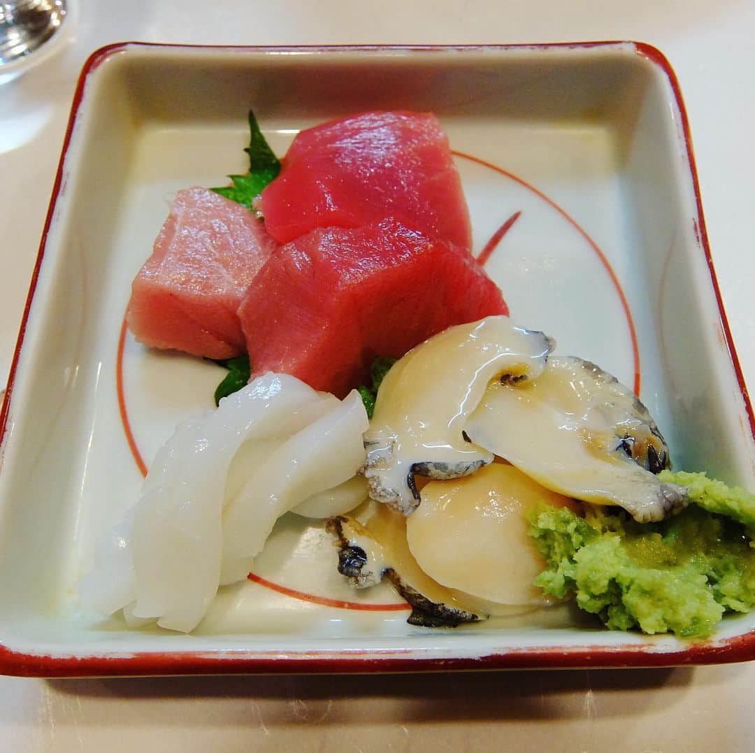 桂春雨さんのインスタグラム写真 - (桂春雨Instagram)「コロナウイルスの影響で仕事のキャンセルが相次ぎ開店休業状態の日々が続いてますが、昨日は仕事の打ち合わせのあと美味しい料理を御馳走になりました。たまには良いことも有りますね。 #日本料理 #ご馳走 #晩餐 #japanesefood #instafood #先付け #刺身 #焼物 #煮物」3月13日 21時33分 - harusamek