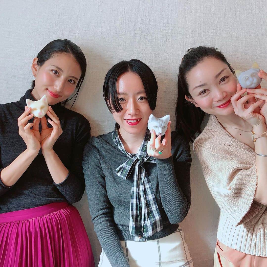 望月一花のインスタグラム：「オリジナルパーソナライズソープを作ってきました🔮 ・ 占星術やアロマ、数秘、シュタイナー、そしてオーガニック…好きな要素たっぷり😍💖 色味もすべて99.9%ナチュラルな植物由来成分で出来ている安心安全素材🥺 💖 何よりものすごく可愛い❣️❣️ 最近久しく隠されていた乙女心がきゅんきゅんする、癒される贅沢な時間でした〜🥰 ・ 私が選んだアロマはno.4の「Forest sleeping dragon」（龍も眠る森）と、No.8「Lemuria」（東洋の架け橋）❣️ 名前も可愛い🥺💓💖 ・ @9.kyuu さん、 @mihoosawa さんありがとうございました🥰」