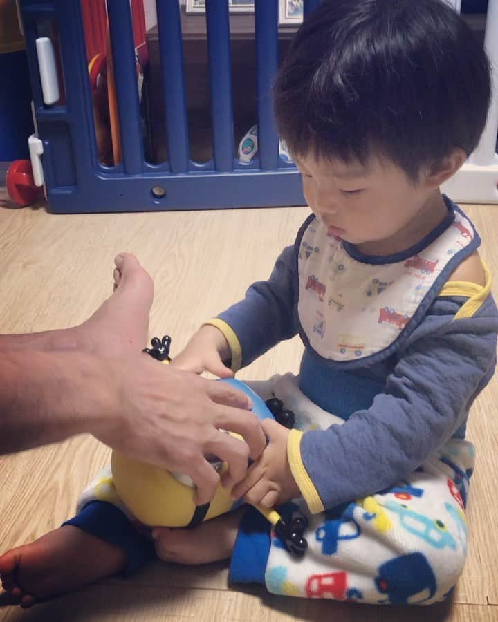 遥天翼のインスタグラム：「家に帰ると守るべき家族がいて。 その存在が力にもなって。 愛おしくてたまらない。  コロナの影響で日本一丸で堪えないといけないこの状況に少しでも癒しを。  #日本一丸」
