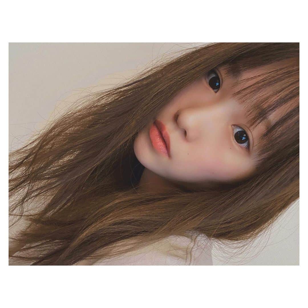 川栄李奈さんのインスタグラム写真 - (川栄李奈Instagram)「お久しぶりです☺︎ ちょうど1ヶ月ぶりだっ。 初挑戦なことをしたり ゆりあんにんに会ったり いろいろと元気に楽しんでおります。 ゆりあんにんがくれた花瓶に スイートピーを🌷 可愛すぎる ありがとう♡」3月13日 22時00分 - rina_kawaei.official