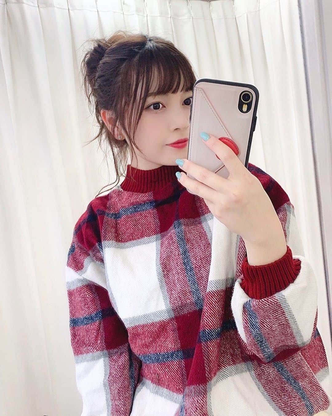 廣川奈々聖のインスタグラム：「． ﻿ ﻿ Visual Movie企画 ｢恋するにゃこたん｣のオフショです ニットかわいい〜🥰﻿ ﻿ 衣装提供は @17kg_official さんです❤︎ ﻿ ﻿ 動画は わーすたのハイライトから飛べるようにしてるから、﻿ぜひ見てみてね〜！﻿ ﻿ ﻿ ﻿ ﻿ ﻿ #17kg #イチナナキログラム #visualmovie #ヘアアレンジ #ゆるお団子 #コーデ ﻿」