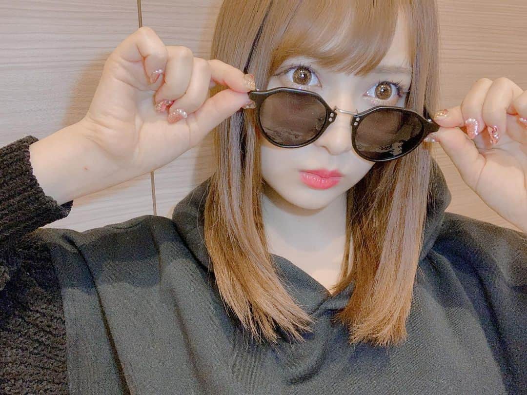 太田里織菜のインスタグラム：「. . だんだん暖かくなってきたね〜🌸 . そうそう、サングラスのコレクションがまた増えました(｡･ө･｡) . . #らぶどる #tresjewelry」