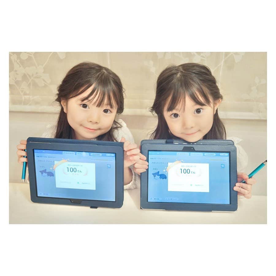 Yukiさんのインスタグラム写真 - (YukiInstagram)「おうちでゆっくり過ごす時間が増えたので、双子ちゃんは @risu_pr を始めました(^^) 双子って、競い合って勉強を進めるので、びっくりする程の集中力でどんどん解いていきました👀💕 問題を解き終わる時間に差があっても、 2人とも同じ点数をとることが多くでそこにもびっくり👀💕 この調子で何事にも2人で高め合っていってほしいなぁと思いました(o^^o)  #RISU #算数 #タブレット #タブレット教材 #タブレット学習 #子育て  #先取り #通信教育  #通信教材 #学習習慣  #教育 #PR」3月13日 22時19分 - yukikuu96