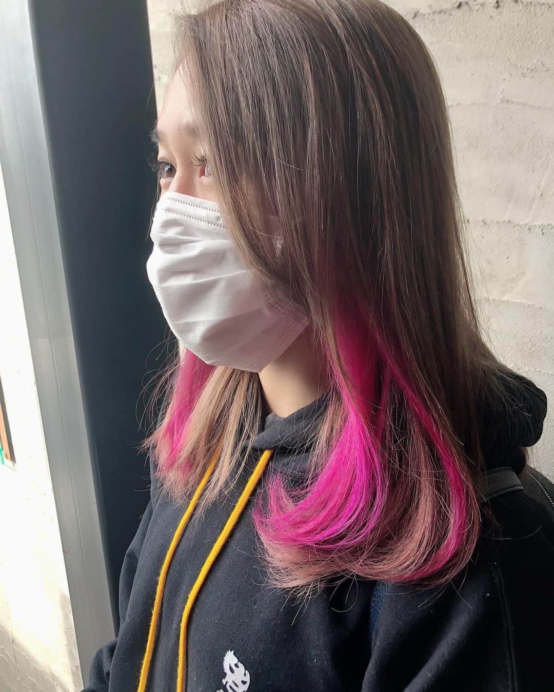 朱里さんのインスタグラム写真 - (朱里Instagram)「今日も一日お疲れ様でしたー！ ‎美容院urcastleのどすこいさんにカラーしていただきました٩(๑❛ᴗ❛๑)۶❤︎ ‎このピンクは、どすこいさんに、朱里ピンクと勝手に言ってもらってます⭐️笑っ ‎良いピンク💕  #haircolor #pink #cute #beautiful #hair #color #美容院　#カラー　#髪　#ピンク」3月13日 22時24分 - syuri_official