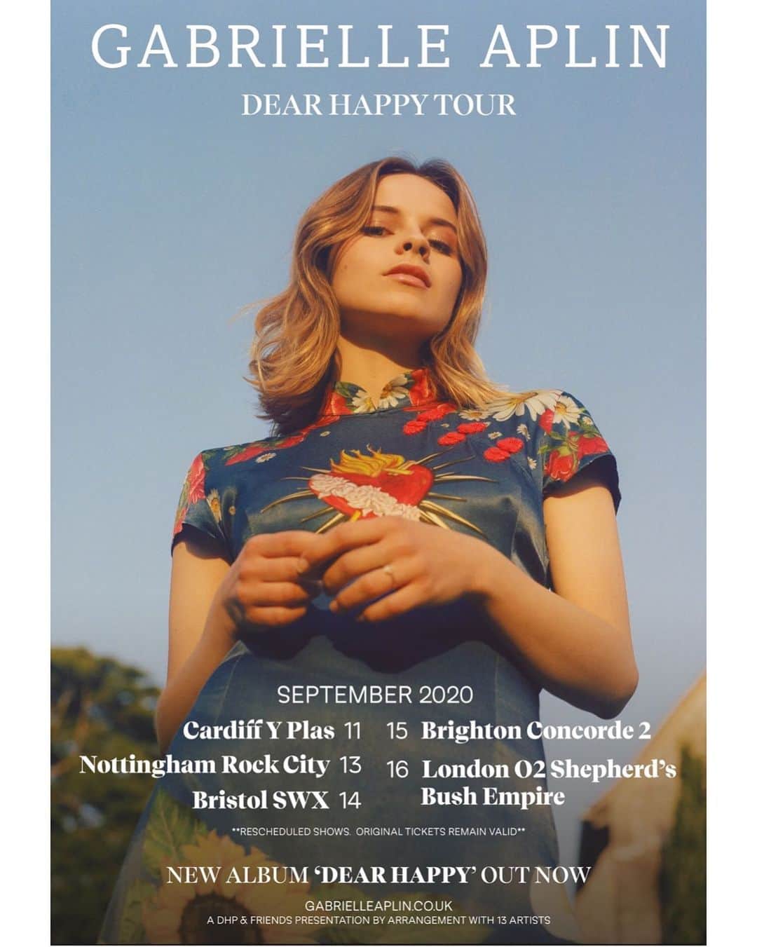 ガブリエル・アプリンさんのインスタグラム写真 - (ガブリエル・アプリンInstagram)「* UK TOUR ANNOUNCEMENT*  Hey everyone. Im so sorry to do this but my team and I have made the difficult decision to reschedule the remaining dates of my UK tour.  This is the last thing I want to do and I haven’t taken this decision lightly. I personally feel it would be irresponsible of me to bring crowds together at this time. The health of my band and crew, and my fans is my number 1 priority, along with my own health concerns for myself and my family.  I was loving this tour and I promise that the rescheduled dates will be amazing. All tickets purchased will remain valid for the rescheduled shows.  Again, I am really sorry to do this. I just feel that it is the right decision at this time.  I thank all my promoters, reps, venues and staff 13 Artists and my own band and crew for being so understanding at a time really difficult and uncertain for all of you.  Please look after yourself and stay safe!  Gabrielle xxx」3月13日 22時27分 - gabrielleaplin