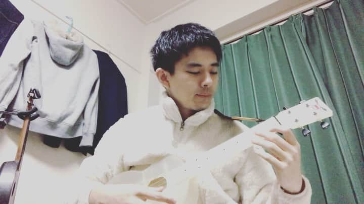 岡田竜（岡田桜井）のインスタグラム：「荒井由実-卒業写真  #ウクレレ #ソロウクレレ  #ukulele  #卒業写真 #最近またウクレレ楽しい期 #outdoorukulele」