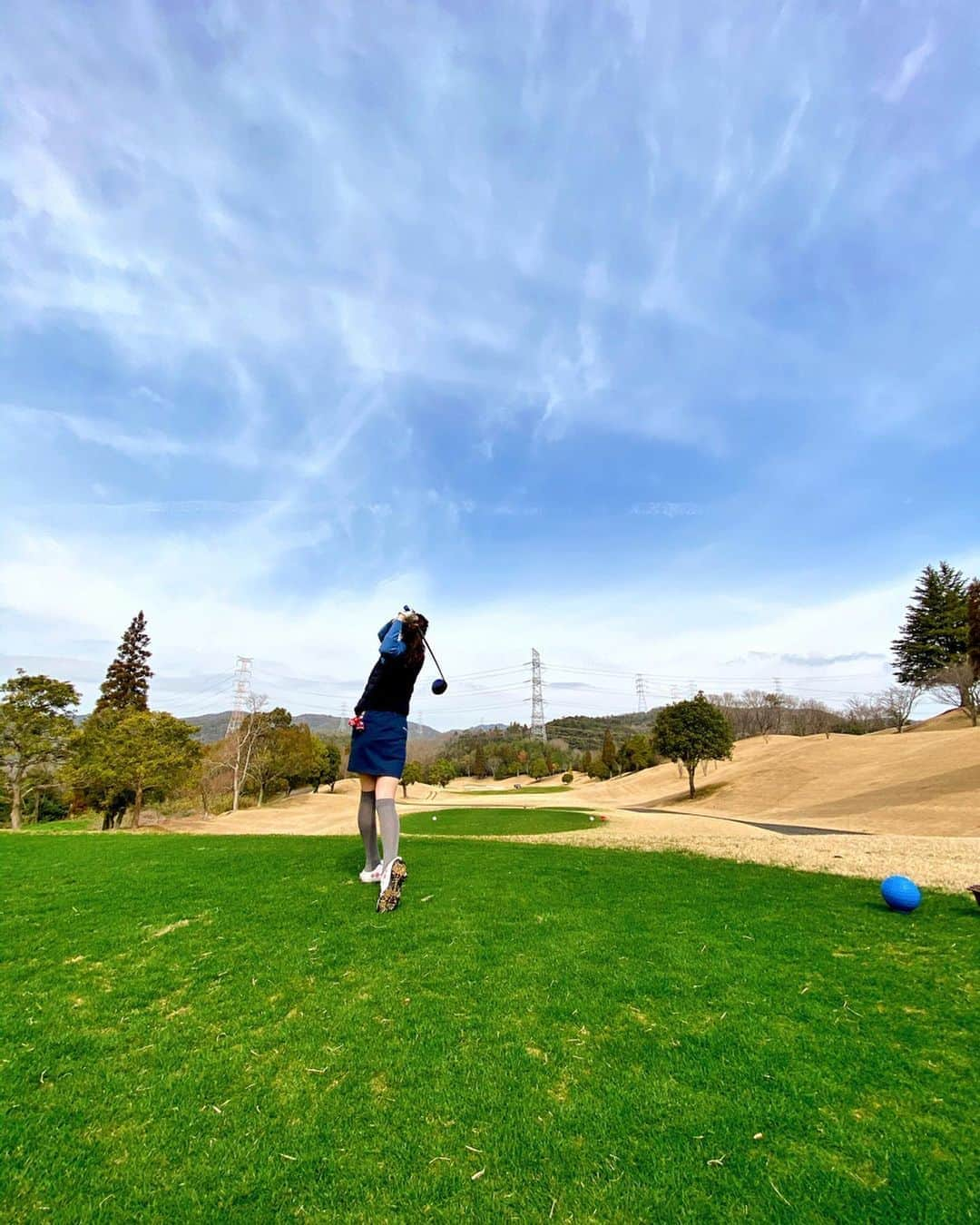 湯浅喬子さんのインスタグラム写真 - (湯浅喬子Instagram)「お疲れ様でした⛳️ @umagol コーチとマンツーマン ラウンドレッスンへ✨  また動画も載せます🏌️‍♀️ 今日のウェアは、 かっこいい感じにしてみました💙  #ゴルフ#golf#ラウンドレッスン #滝野カントリー倶楽部迎賓館コース  #ゴルフ女子#ゴルフウェア #kyokogolf」3月13日 22時39分 - kyorco