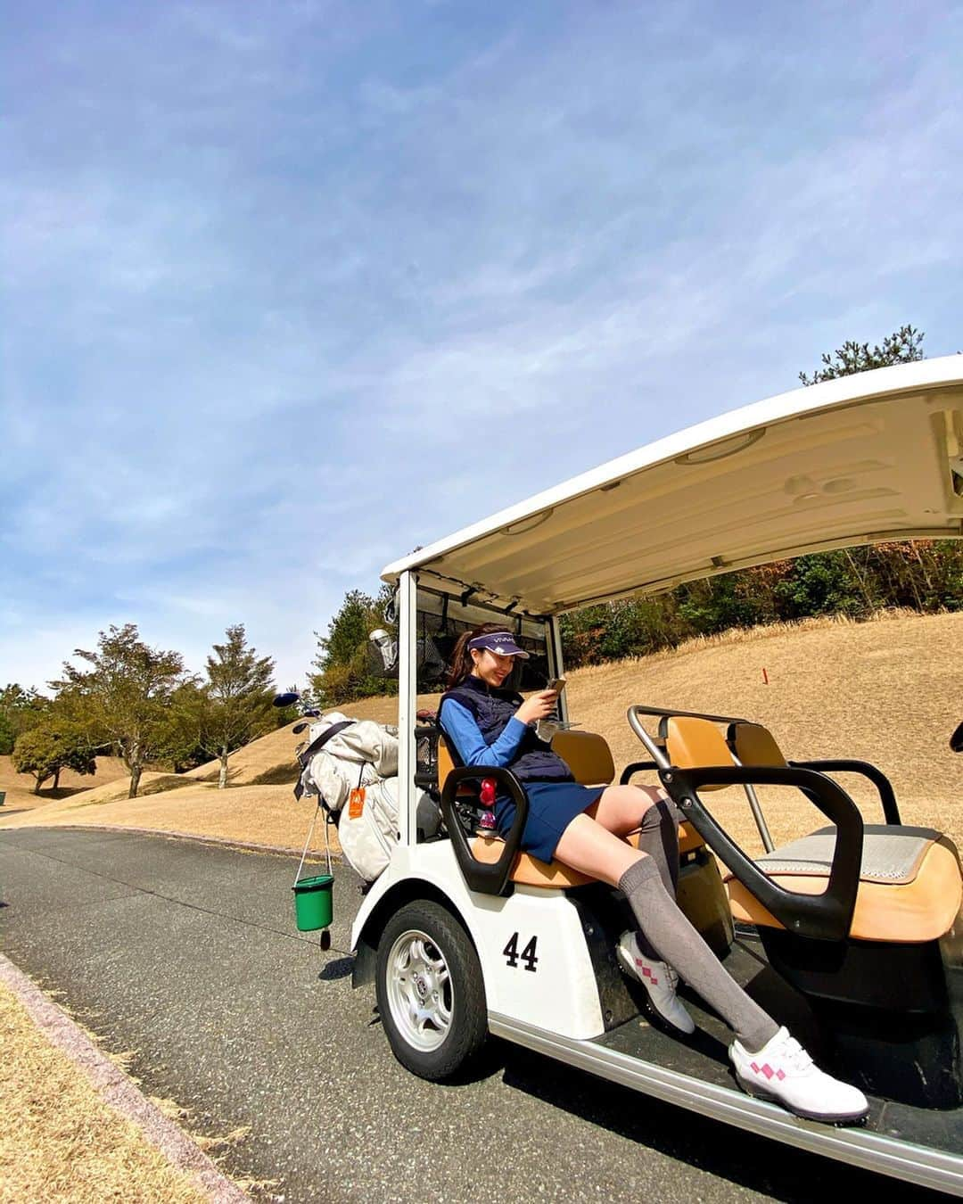 湯浅喬子さんのインスタグラム写真 - (湯浅喬子Instagram)「お疲れ様でした⛳️ @umagol コーチとマンツーマン ラウンドレッスンへ✨  また動画も載せます🏌️‍♀️ 今日のウェアは、 かっこいい感じにしてみました💙  #ゴルフ#golf#ラウンドレッスン #滝野カントリー倶楽部迎賓館コース  #ゴルフ女子#ゴルフウェア #kyokogolf」3月13日 22時39分 - kyorco