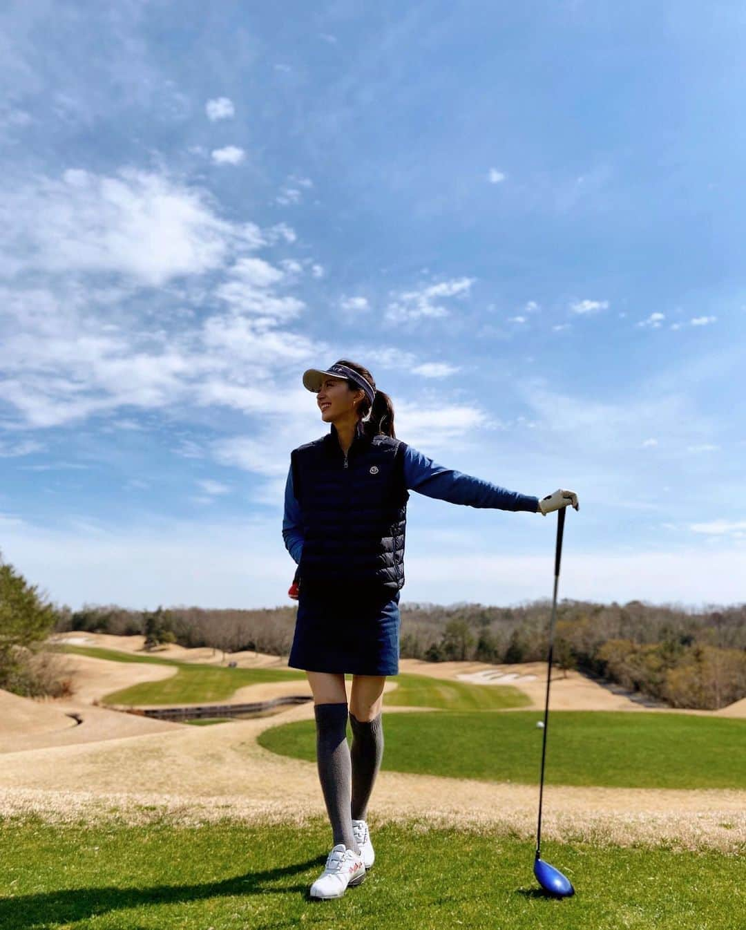 湯浅喬子さんのインスタグラム写真 - (湯浅喬子Instagram)「お疲れ様でした⛳️ @umagol コーチとマンツーマン ラウンドレッスンへ✨  また動画も載せます🏌️‍♀️ 今日のウェアは、 かっこいい感じにしてみました💙  #ゴルフ#golf#ラウンドレッスン #滝野カントリー倶楽部迎賓館コース  #ゴルフ女子#ゴルフウェア #kyokogolf」3月13日 22時39分 - kyorco