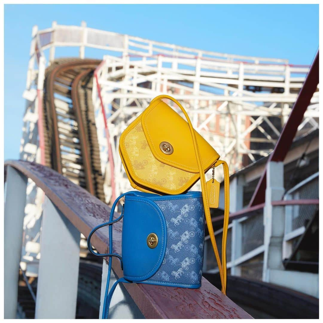 コーチさんのインスタグラム写真 - (コーチInstagram)「A New York classic meets a New York Original. Horse & Carriage bags saddle up at Coney Island’s Cyclone, one of America’s original wooden roller coasters. #TheCoachOriginals #CoachNY」3月13日 22時41分 - coach