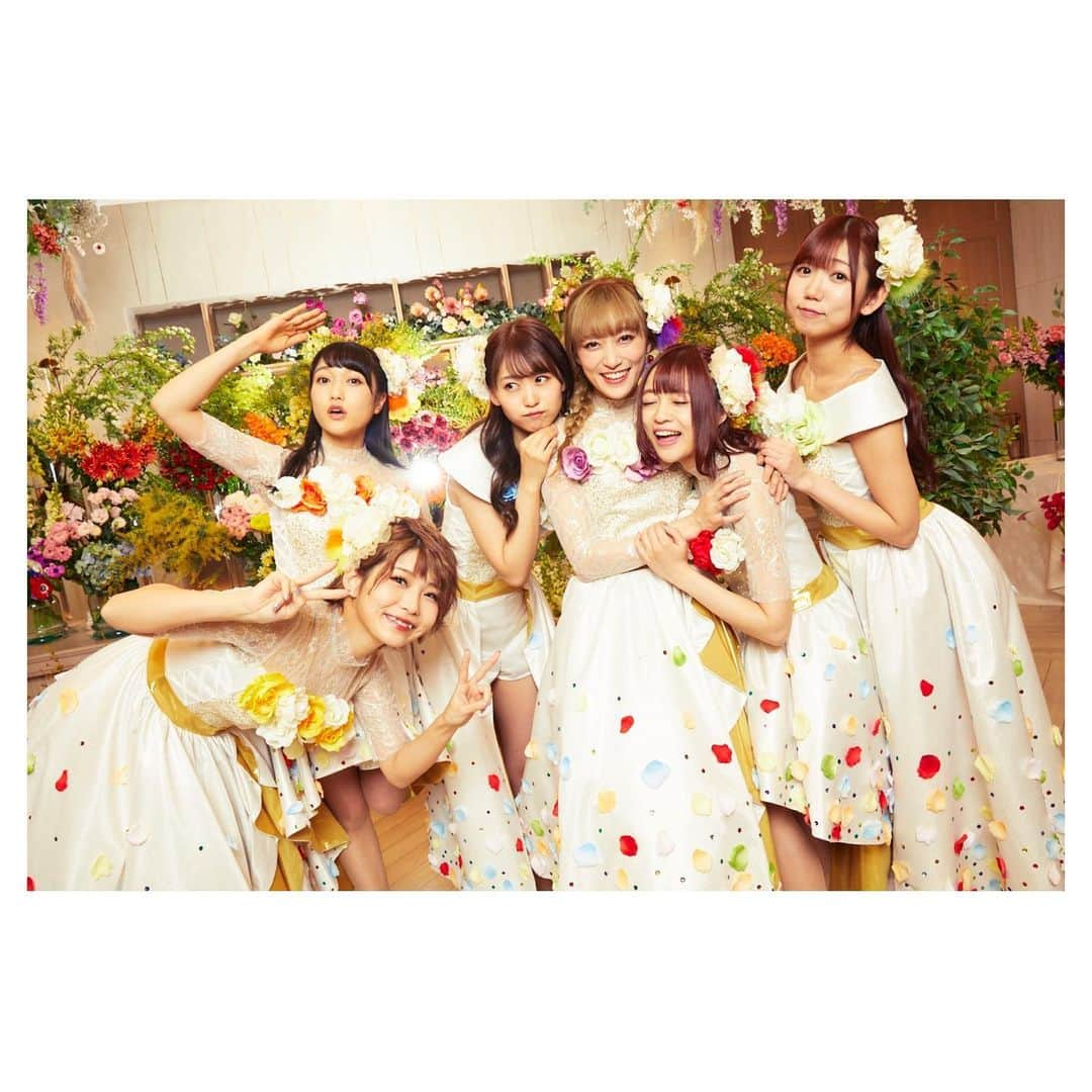 若井友希さんのインスタグラム写真 - (若井友希Instagram)「4th ALBUM「Shall we☆Carnival」﻿ ﻿ 発売になりました❣️﻿ ﻿ 2年半ぶりのアルバムということで﻿ 幅広いi☆Risちゃんの曲が詰まったアルバムに✨﻿ ﻿ 私の好きな曲はSpendingとOnekiss❤️﻿ ﻿ たくさんの方に届きますように☺︎﻿ ﻿ #アナザーカット #この写真好き」3月13日 23時02分 - yuki_wakai