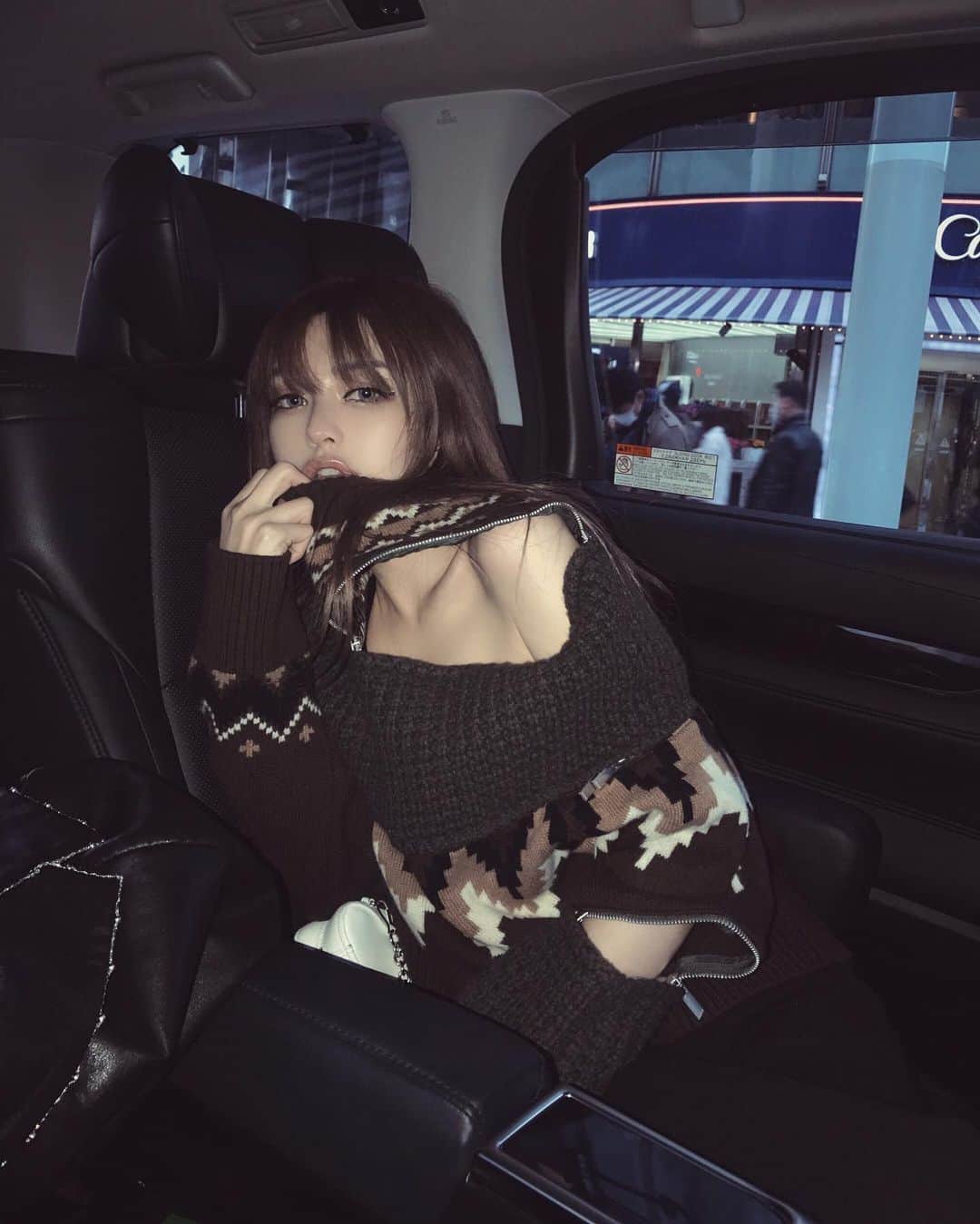 Grace Chowのインスタグラム：「听从大多数人意见 最后选了这张」