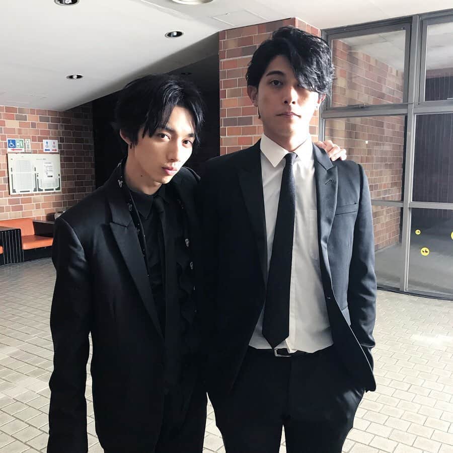 大原海輝のインスタグラム：「本日公開の映画「貴族降臨 －PRINCE OF LEGEND－」❗️ 僕は白濱亜嵐さん率いるチーム"貴族"として出演しています。 僕は、少ししか登場していませんが、少しでも映画を盛り上げる事ができたら嬉しいです！  お楽しみにー🤴🏻」