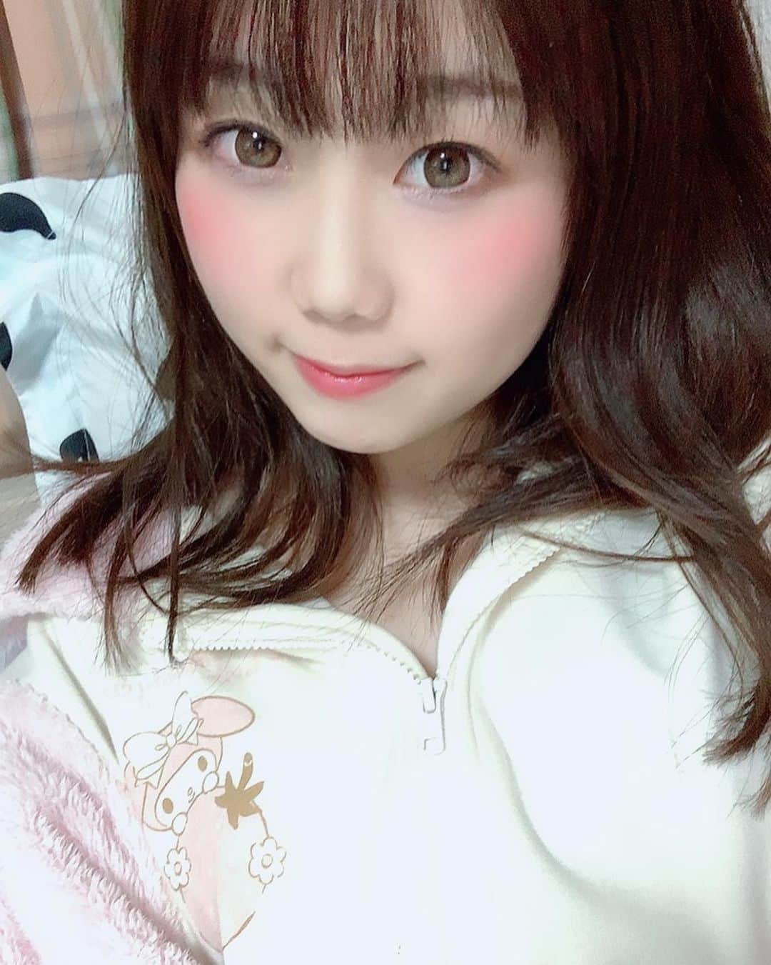 鈴乃八雲さんのインスタグラム写真 - (鈴乃八雲Instagram)「花粉がすごい😢🌸 #japanese #japanesegirl #japanesegirlspic #kawaii #kawaiistyle #kawaii🌸  #selfie #selfies #selfi #selﬁe #自撮り #グラドル自画撮り部 #goodevening #goodevening💋 #pretty #prettygirls #cute #cutie #マイメロ #マイメロディ #mymelody #パジャマ #pajama #pajamas #パジャマパーティー #mocomoco #もこもこ #モコモコ #部屋着」3月13日 23時31分 - yakumo_suzuno