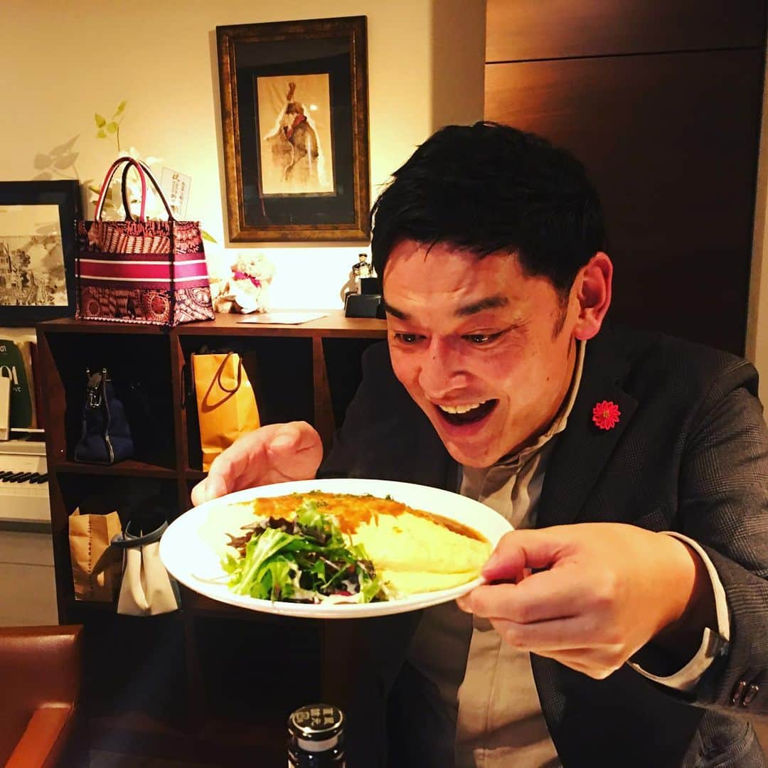 宮田麺児のインスタグラム：「史上最旨のオムライス  #西洋料理ふじもと #オムライス#激ウマ#日本酒#北新地」