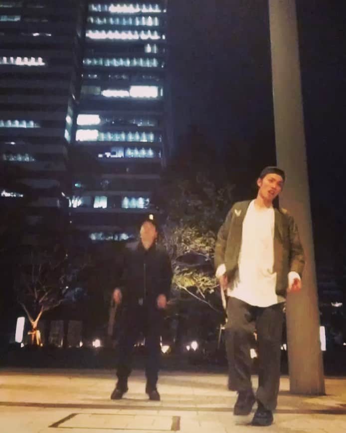 佐々木一輝（トキヨアキイ）のインスタグラム：「夜中に踊ってたらさ、星たちが夜を奪っていたんよね。  #トキヨアキイ #ササ #チュランペット #としぱんち #september #アースウィンドアンドファイアー」