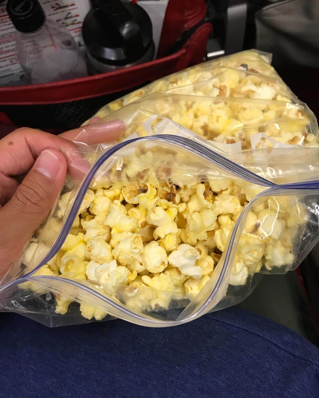 関川良さんのインスタグラム写真 - (関川良Instagram)「Best popcorn ever🍿 Miss you daddy. #homemadepopcorn」3月13日 23時40分 - ryosekikawa