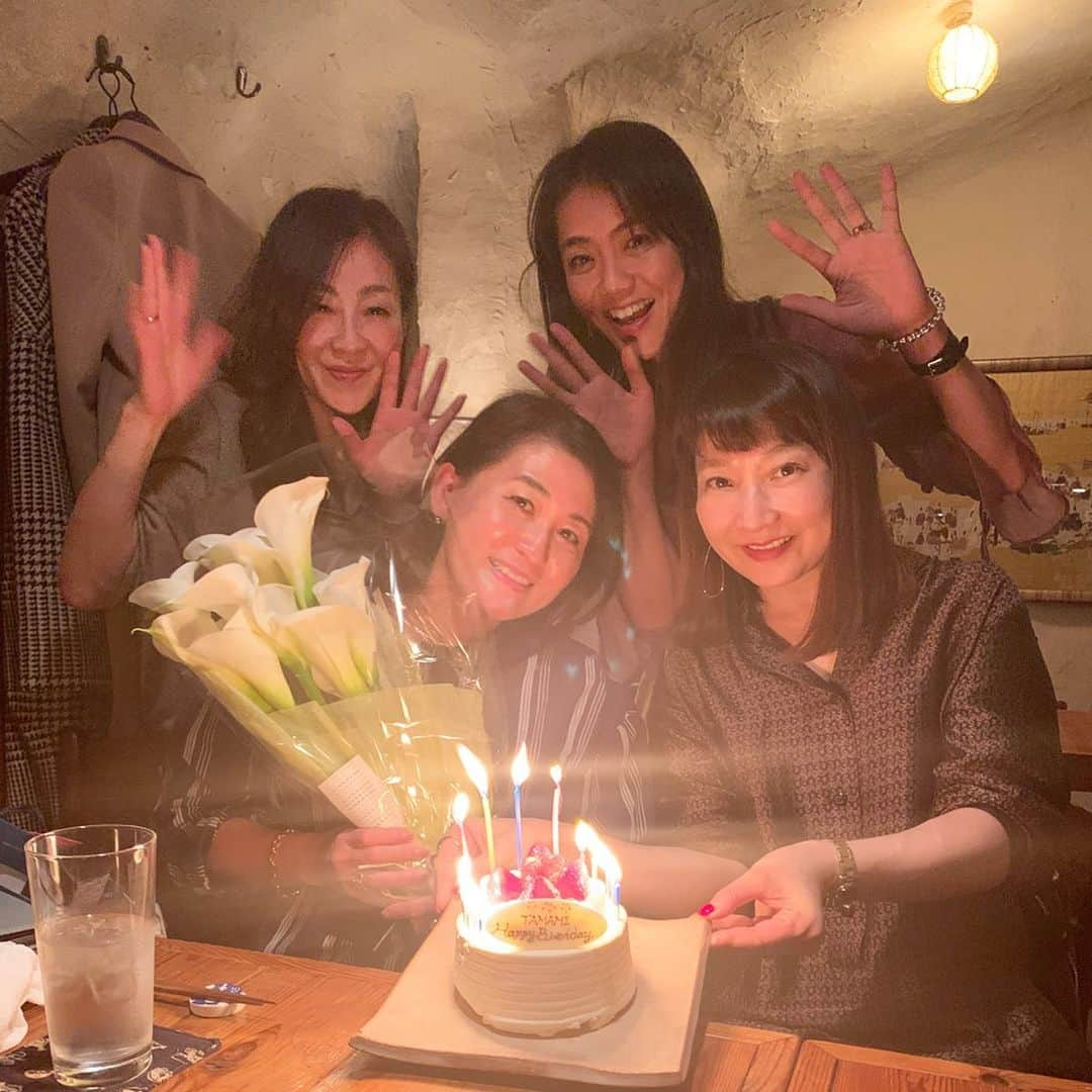 前田典子さんのインスタグラム写真 - (前田典子Instagram)「#おめでとう🎉 #お誕生日会  @mamimami0313 ちゃん　🎂  そして 先月もこのメンバーで お誕生日会　🎉 @yuka5427 ちゃん　🎂 @miwettam ちゃん　🎂 おめでとう🎉 #お祝いしたりされたり #みんな元気で幸せ❤️ #毎年祝いあう😆 #hbd🎂」3月13日 23時43分 - maenorichang