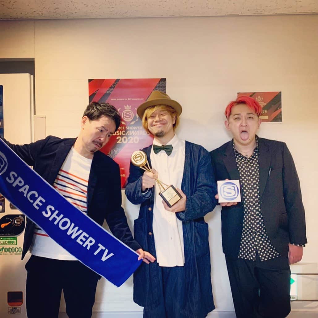 こーいちのインスタグラム：「元気があれば賞も獲れる。 と思う。  #スペシャアワード2020 #BEST PUNK/LOUD ROCK ARTIST」