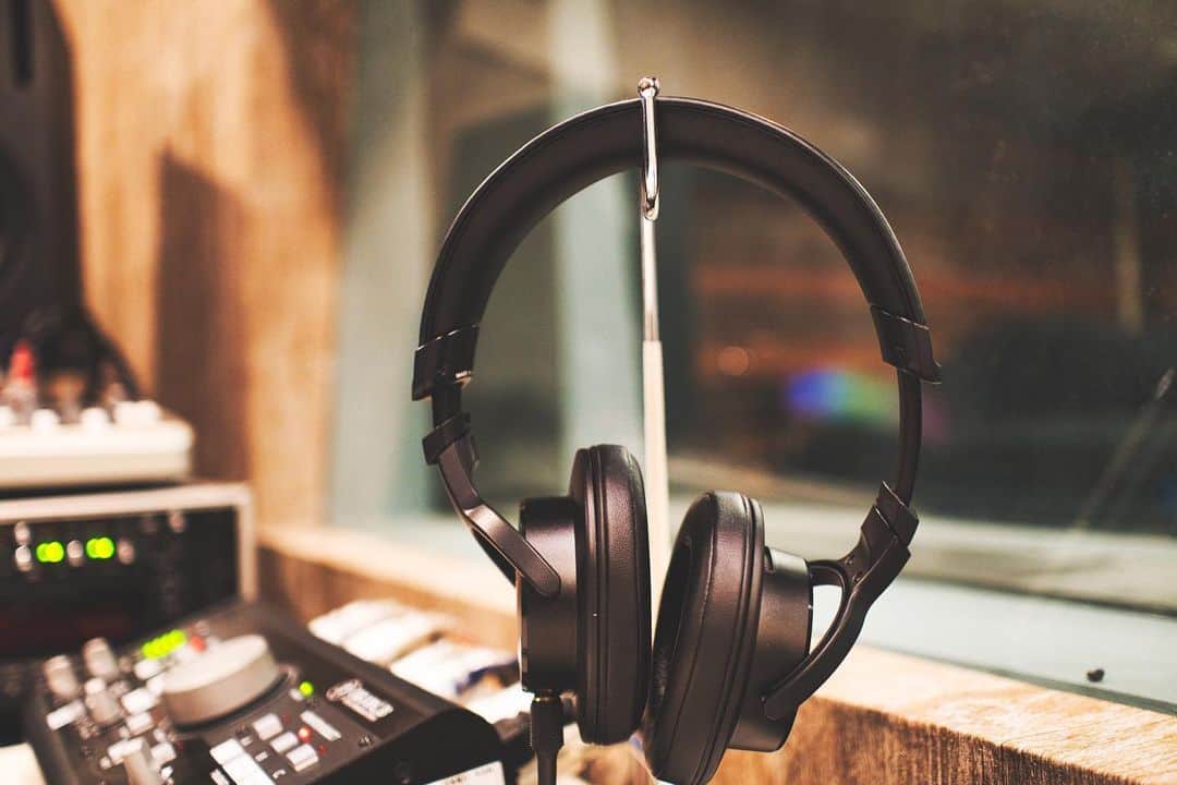 近藤薫のインスタグラム：「久しぶりの長時間レコーディング！ #recording #studio」