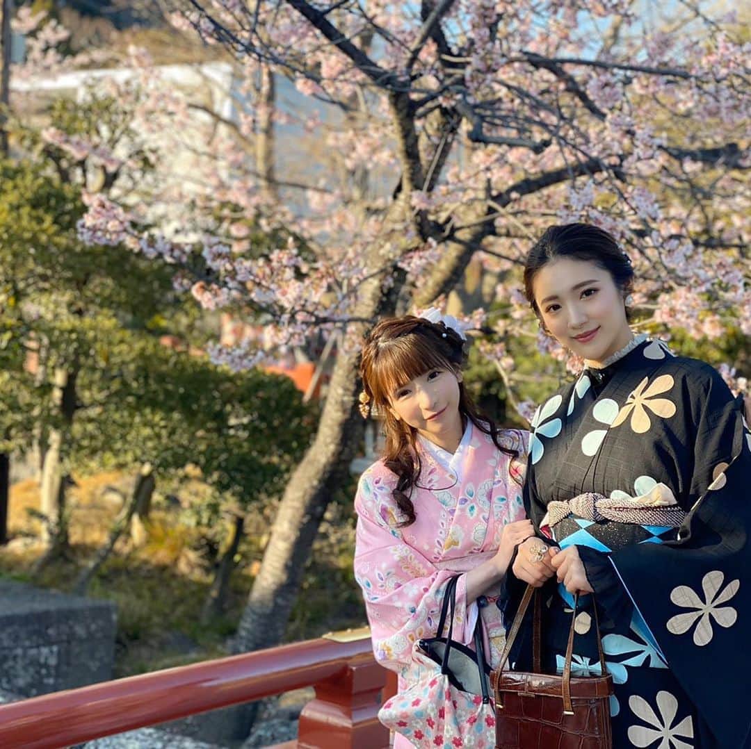 のインスタグラム：「さっちゃんが鎌倉デートつれてってくれたぁ❤️ 今の時期は梅が咲いてて暑くも寒くもなくて最高やったよ🥰💕　#鎌倉デート#鎌倉#鎌倉観光 #大食い#ミス鎌倉#kamakura#爆食三姉妹#着物ヘア #着物コーディネート #japanesegirl #japanesekimono」