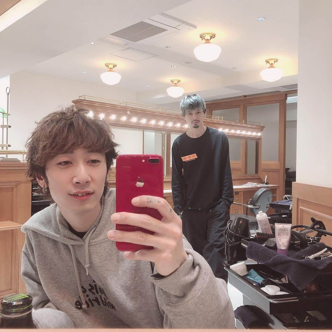 加藤 聖也さんのインスタグラム写真 - (加藤 聖也Instagram)「. Hair maintenance 💇🏻‍♂️ いつもお世話になってます ☺︎ いつもありがとうーっ！ trail by ROVER / @rui.higuchi  #Hair #hairstyle #fashion #ootd #イケメン美容師 #樋口塁 #マイメン」3月13日 23時59分 - se1ya_kato