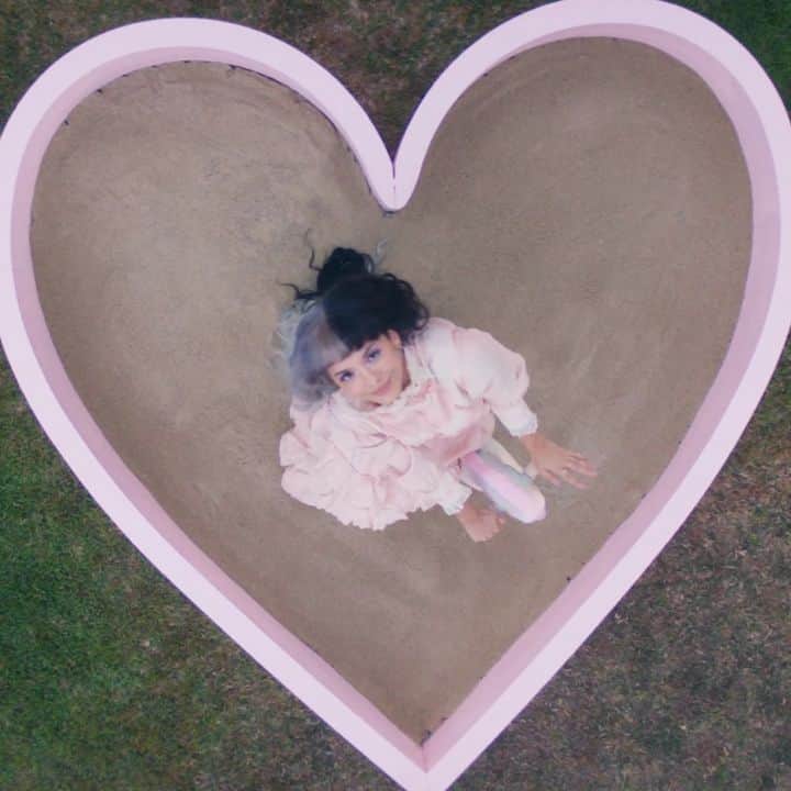 メラニー・マルティネスのインスタグラム：「@youtubemusic 💗💗💗 spotlight video out now! Link in bio💐🎂」