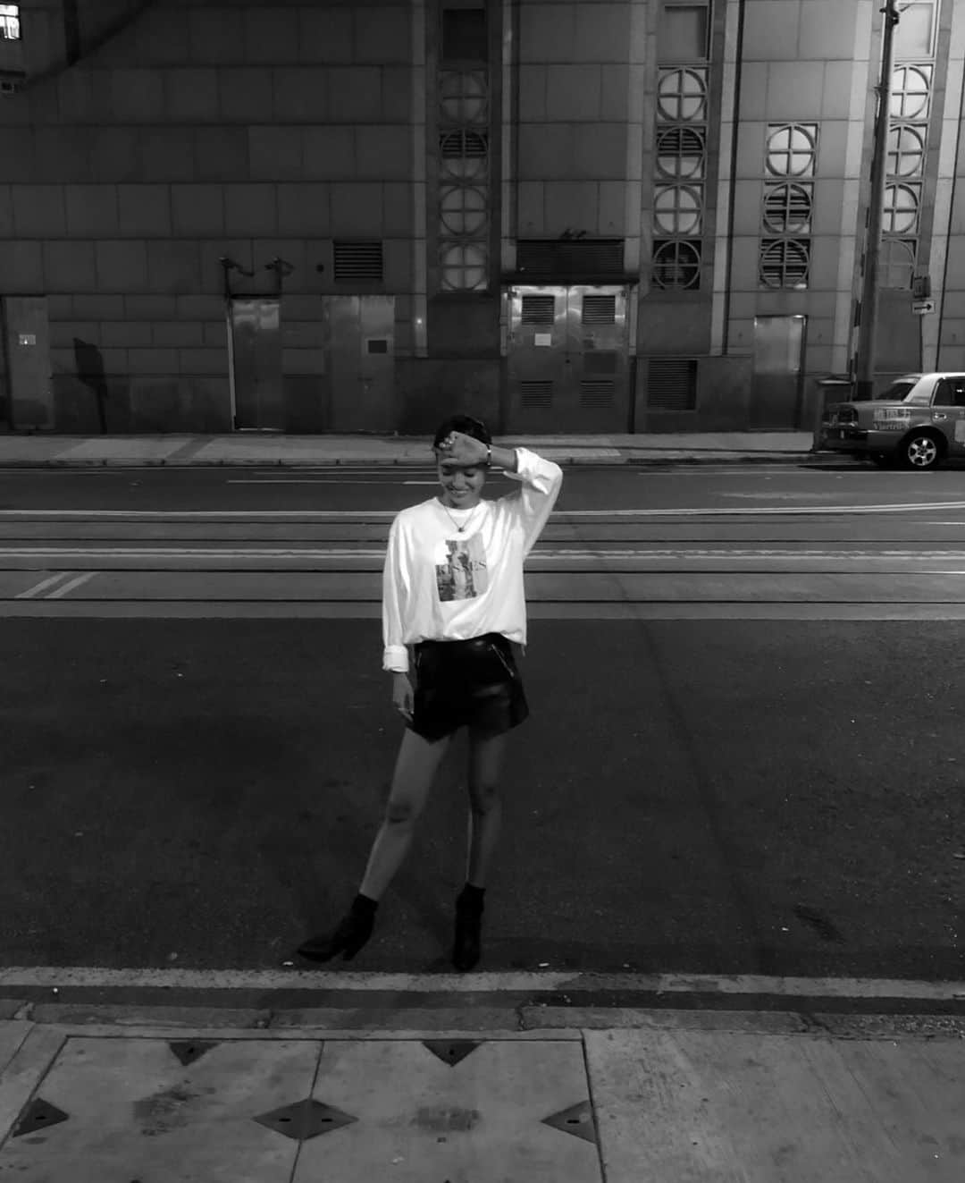 紺谷みえこのインスタグラム：「紺色の谷と書いて紺谷です。 紺色の谷ってあるのかな いつかみてみたいな ・ good night🌙 ・ ・  #fashion #goodnight  #cordinate  #ootd #model  #casual #カジュアル　#大人コーデ　#お気に入り　#ファッション　#ロンT #白T好き #コーデ  #オシャレ #シンプル #オシャレさんと繋がりたい  #ザラ　 #モデル #おすすめ #大人ボブ  #フェイクレザー　#カジュアル　#ミラーナイン　#좋아요반사  #일상 #일본인  #일본인 #미인 #모델」