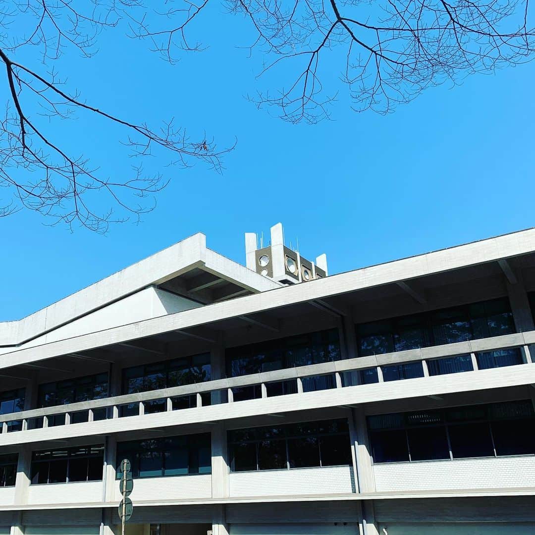 のインスタグラム：「#naraprefectureassembly #mitsokatayama #nara #modernismbuilding #japanesemodernismbuilding」