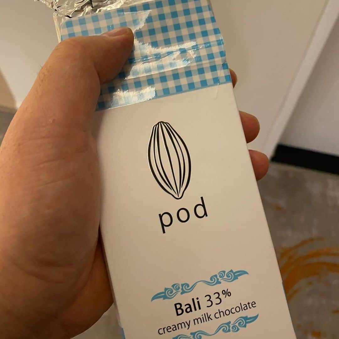 湯浅洋のインスタグラム：「#pod #bali このチョコレート好きです #jakarta のスーパーでも売ってます もっとカカオが濃いのは苦手(^◇^;) バリ島にはお店もあります^ ^」