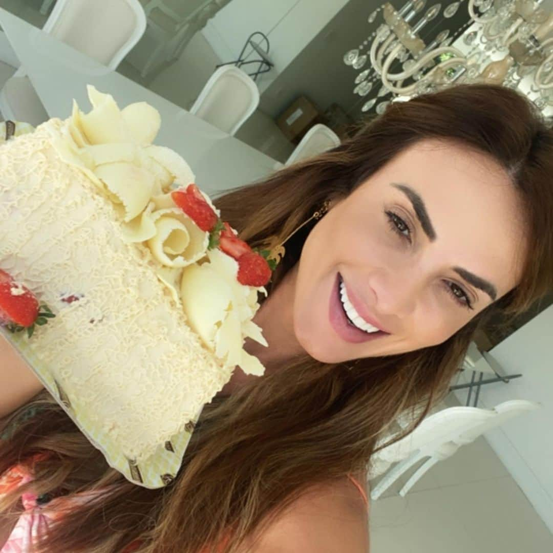 Nicole Bahlsさんのインスタグラム写真 - (Nicole BahlsInstagram)「Pra vocês que amam bolo assim como eu .. indico @sodiedoces」3月14日 0時51分 - nicolebahls