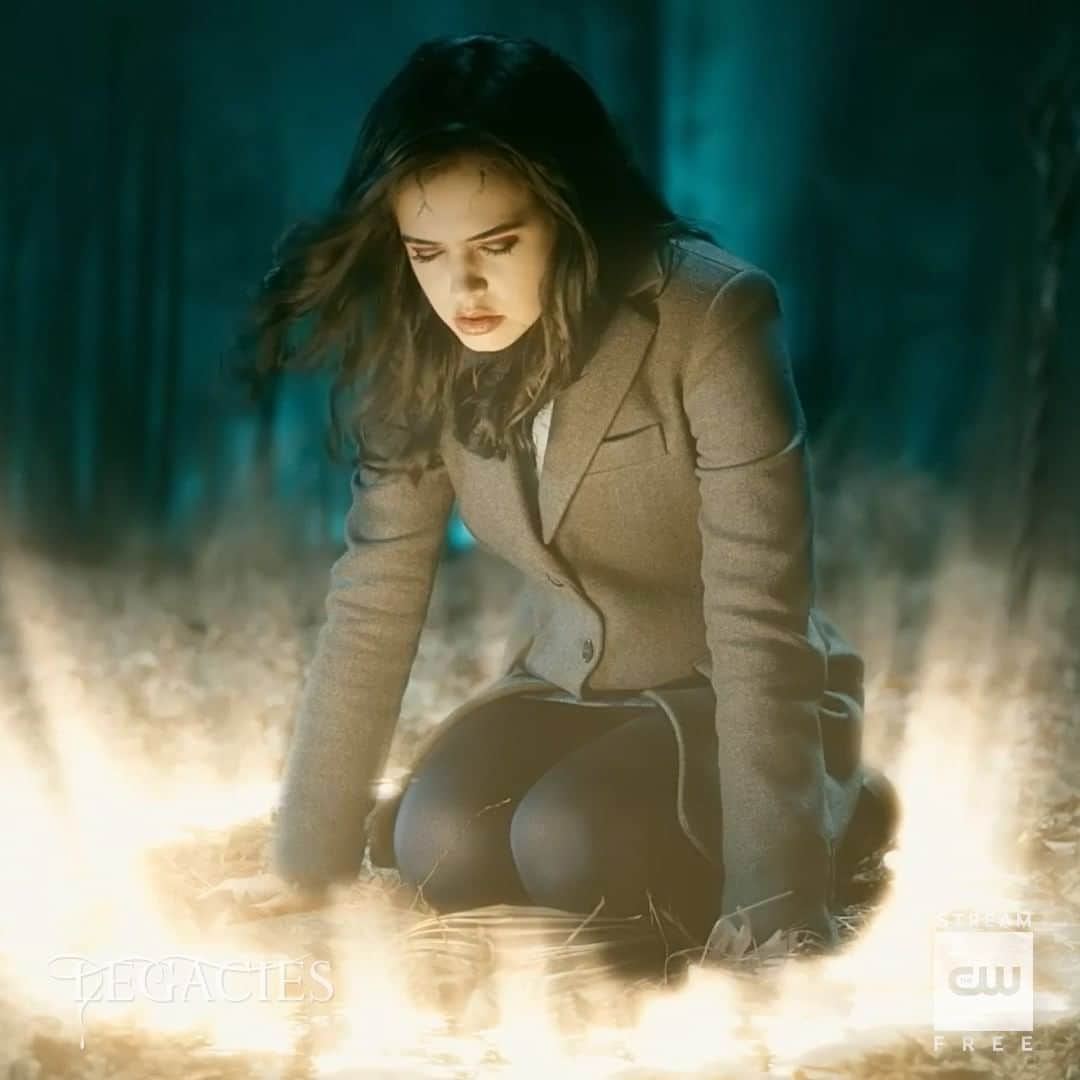 のインスタグラム：「Everyone has a dark side. Stream a new episode of @cwlegacies free only on The CW, link in bio. #Legacies #TVD」