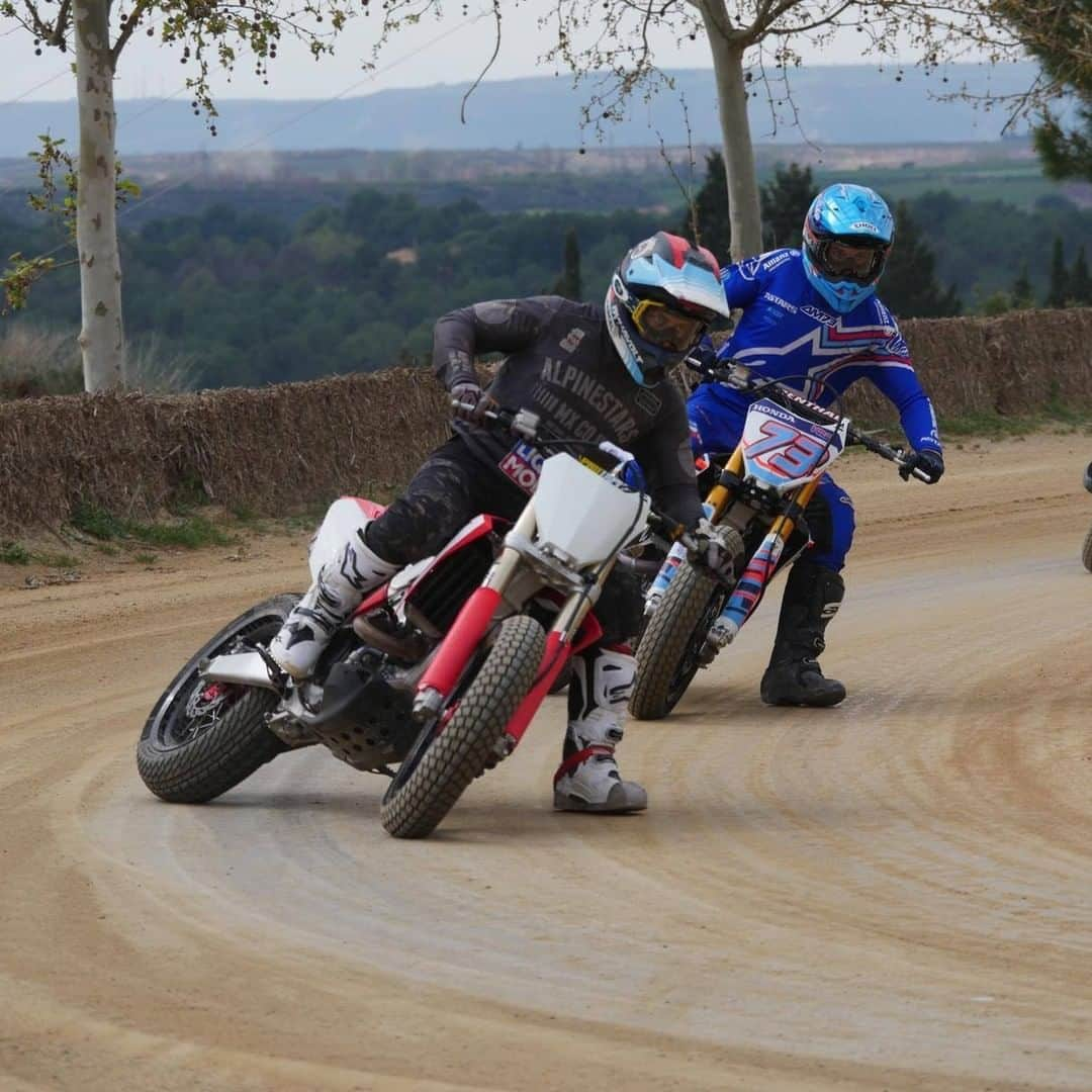 MotoGPさんのインスタグラム写真 - (MotoGPInstagram)「The action continues for our #MotoGP riders 🙌 @fabioquartararo20, @marcmarquez93 @alexmarquez73 & @marcelschroetter23 continue racing - albiet, off-road - with some flat track riding ✊#Motorcycle #Racing #Motorsport」3月14日 1時12分 - motogp