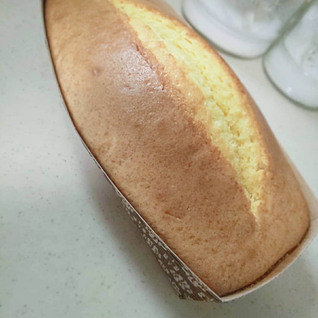atsukoさんのインスタグラム写真 - (atsukoInstagram)「この10日間で焼いたケーキたち。 作ってるときは集中できるので、 余計なことを考えなくてすむのが 良いです🧀」3月14日 1時27分 - angela_atsuko