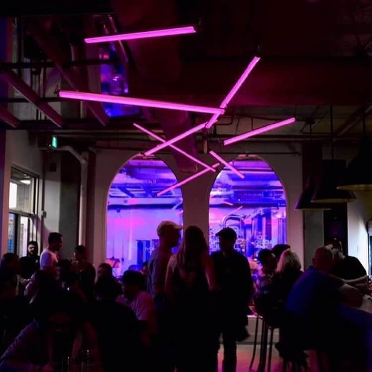 3M（スリーエム）のインスタグラム：「Inspired by gothic-style lancet church windows,  @houseoffunkbrewing transformed the interior of their brewhouse with 3M™ Dichroic Films. 🙌🍻 #3MFilms #DichroicFilms #interiordesign #brewery #beer #dichroic」