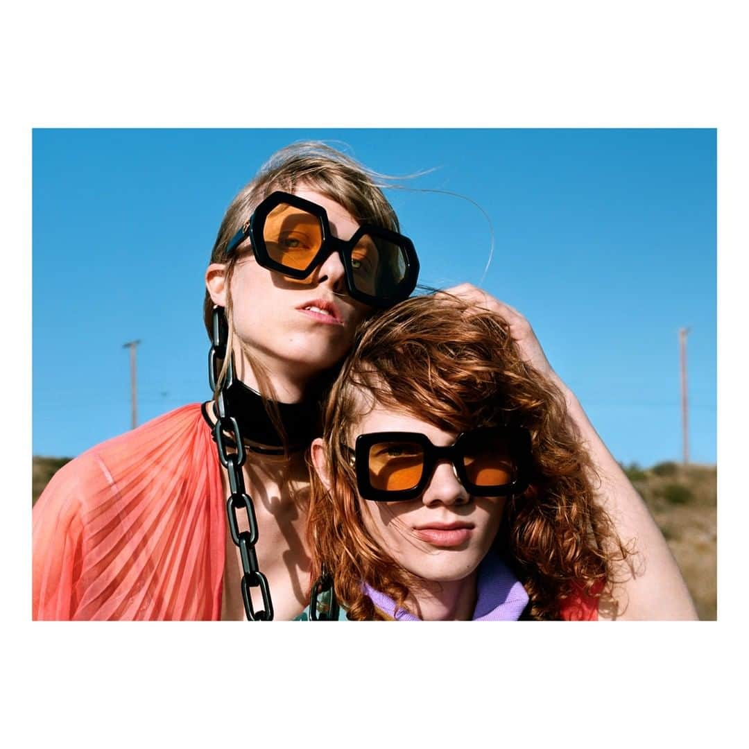 グッチさんのインスタグラム写真 - (グッチInstagram)「Acetate sunglasses contrasted with bright lenses and accessorized with oversize glasses chains, seen in an image from #OfCourseAHorse—the #GucciSS20 advertising campaign. Discover more through link in bio. @alessandro_michele #AlessandroMichele」3月14日 2時00分 - gucci