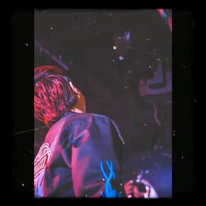 TAK-Zのインスタグラム：「3.14 Happy Whiteday🍬🖤 いつもありがとう。 男の子から女の子へ音のお返し “Candy Mix” ぜひ聞いてね。 「約束の場所で また会える日まで」 @infinity16telac @junya_thirdeye @reggaezion_official  #candymix #tak_z #infinity16 #エモい #🍭」