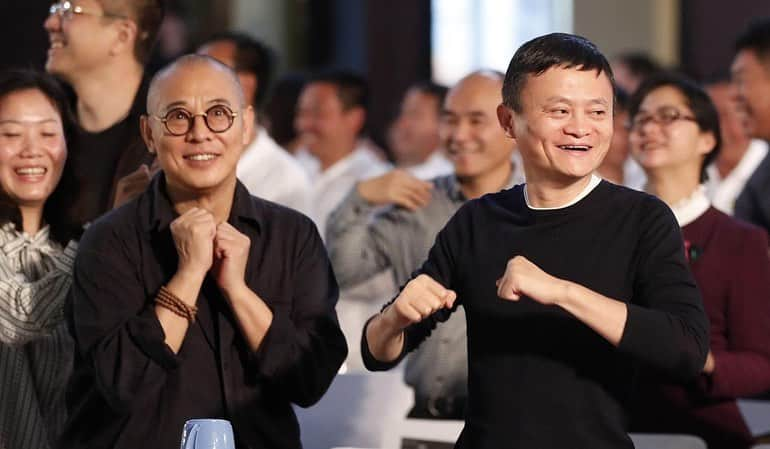 ジェット・リーさんのインスタグラム写真 - (ジェット・リーInstagram)「The Jack Ma Foundation has been donating supplies to combat COVID-19 to countries in need like Japan, Korea, Italy, Iran and Spain. We are now sending one million masks and 500,000 testing kits to the United States. We hope this donation will help Americans fight against this pandemic. During this difficult time, we must work together as one global family. #covid-19」3月14日 2時38分 - jetli