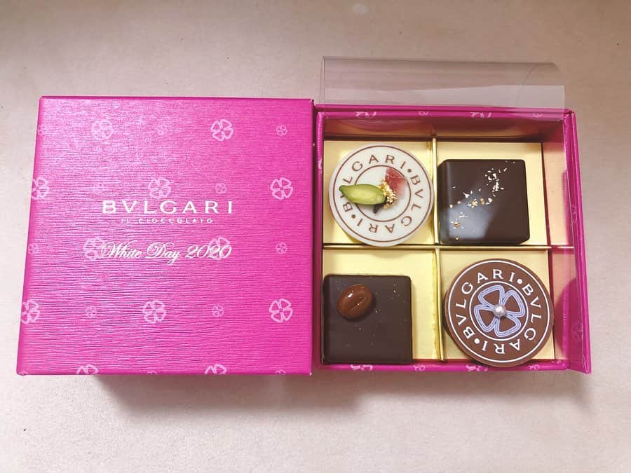 嶋村瞳さんのインスタグラム写真 - (嶋村瞳Instagram)「. BVLGARI chocolate . . ❤︎」3月14日 13時56分 - hitomi_shimamura_official