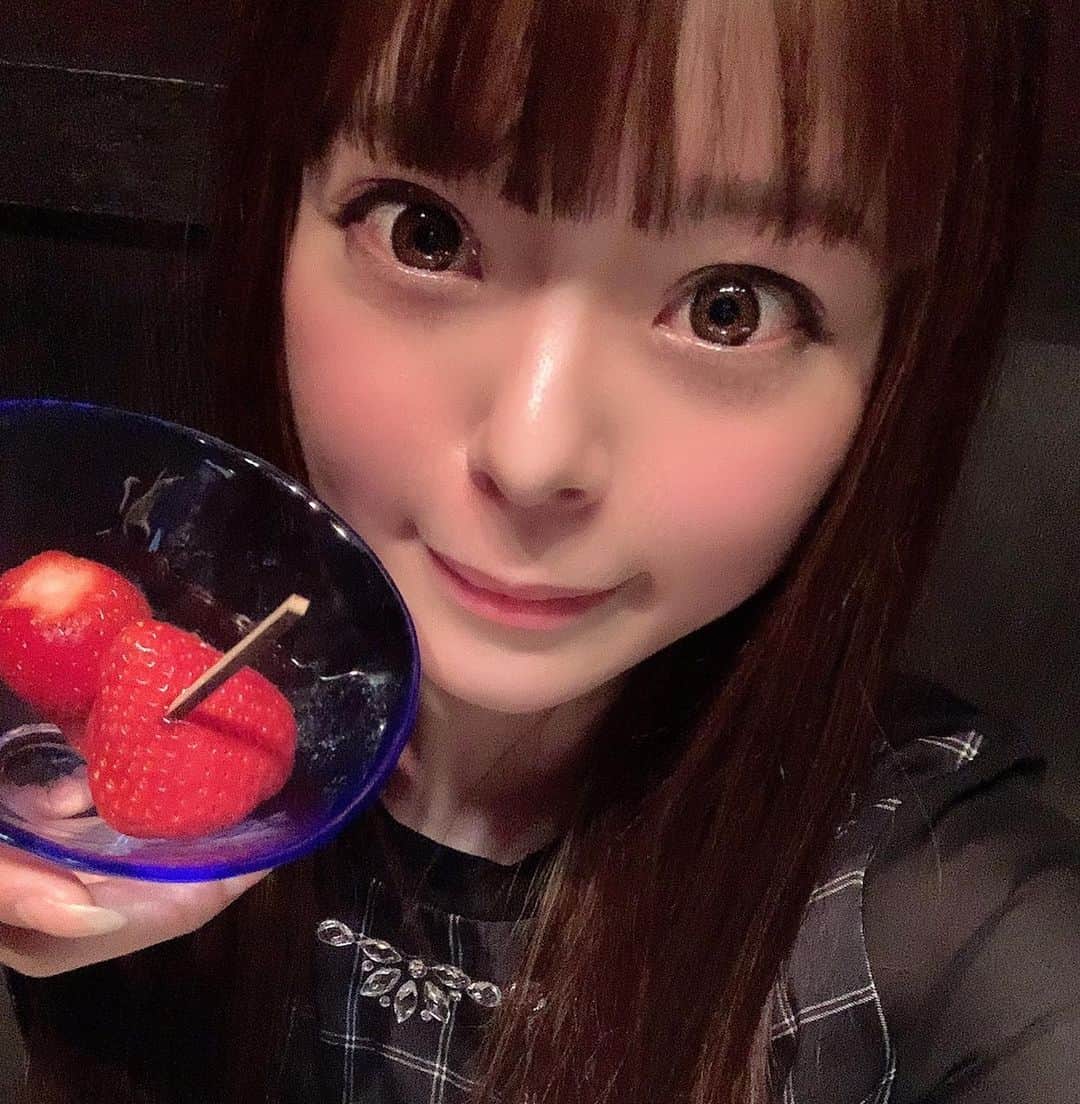 羽瀬萌さんのインスタグラム写真 - (羽瀬萌Instagram)「昨日の続き😊 . 美味しいお肉と素敵メンバーで癒された1日でした😍 動画のお肉がパリピっぽくて出てきた瞬間みんなで爆笑❗️ そして、お肉の裏側も、、w #渋谷焼肉 #焼肉 #焼肉大好き #女子会」3月14日 14時20分 - megugumigumi