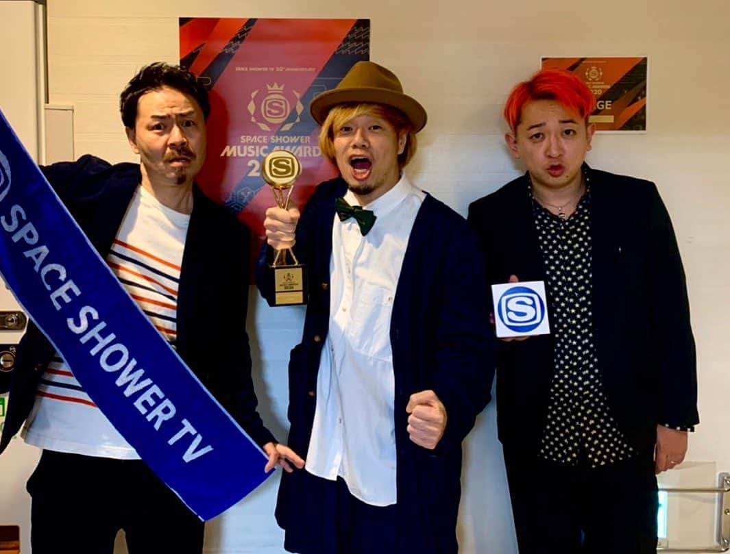 NAOKIさんのインスタグラム写真 - (NAOKIInstagram)「SPACE SHOWER MUSIC AWARDS 2020 「BEST PUNK/LOUD ROCK ARTIST」受賞！  とても光栄です。  ありがとうございました！  久々に会えた人も多くて楽しかった。  早くライヴハウスでみんなと会いたいねぇ☺️ #10feet  #スペシャアワード  #スペシャ」3月14日 14時34分 - naoki_10feet