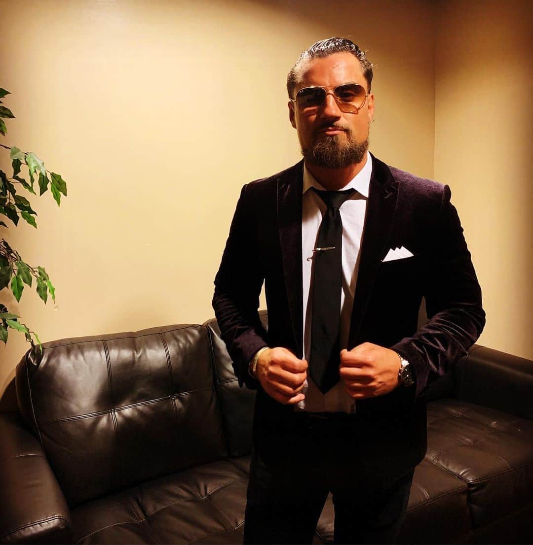 マーティ・スカルのインスタグラム：「#villain ☔️」