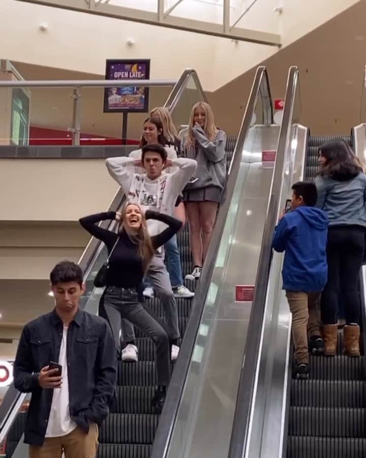 Brent Riveraのインスタグラム：「Well that escalated quickly 😂😂 @lexibrookerivera」