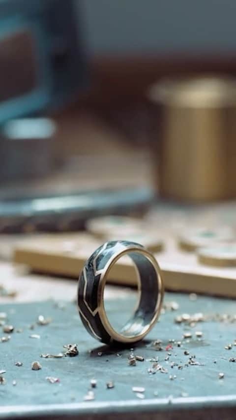 デビッドヤーマンのインスタグラム：「For @JimmyChin, climbing is a generational craft like jewelry making. “You’re building upon everything that you learned from working with the best. That’s what evolving as an artist is about.” Watch the full video on IGTV. #DavidYurman #DavidYurmanMen」