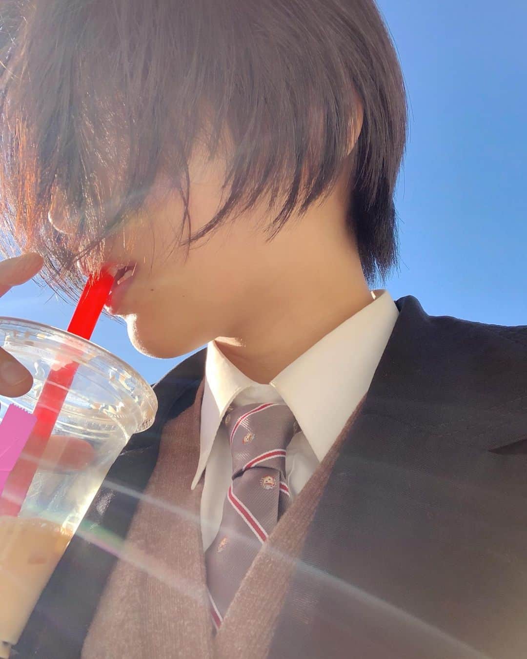 春川芽生のインスタグラム：「これは私が、いなせなDKになるためにタピを調達した時の写真です🤳」