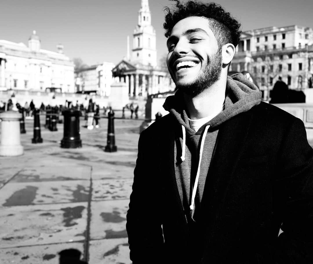 メナ・マスードのインスタグラム：「Remember to smile」