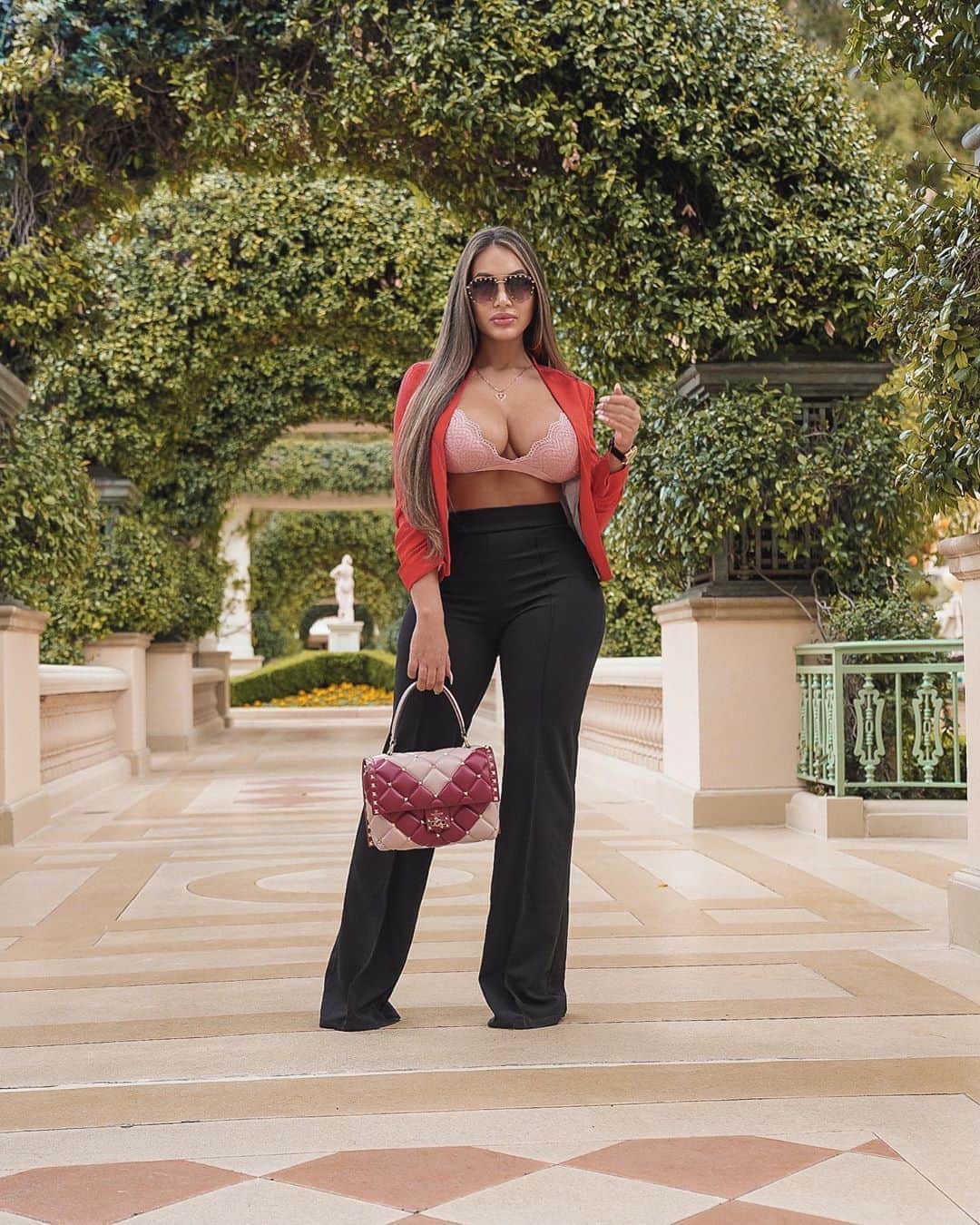 Aylen Aのインスタグラム：「@fashionnova ..Time is the most valuable currency you have...you’ll only have less so spend it wisely.  Fashionnovapartner  _ Search: “By My Side Lace Bralette - Rose” “Victoria High Waisted Dress Pants - Black”」