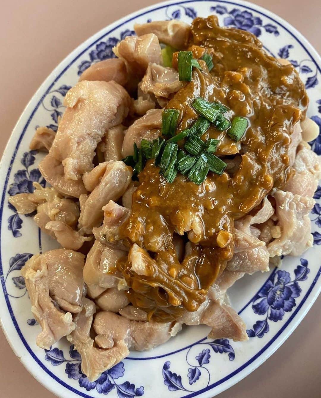 Eater LAさんのインスタグラム写真 - (Eater LAInstagram)「Bang Bang Chicken from Acc Chinese Fast Food with shredded chicken, julienne cucumber, and spicy sauce. 📸: @kristiehang. Hashtag #eaterla on your best photos for a chance to be featured.」3月14日 8時01分 - eater_la