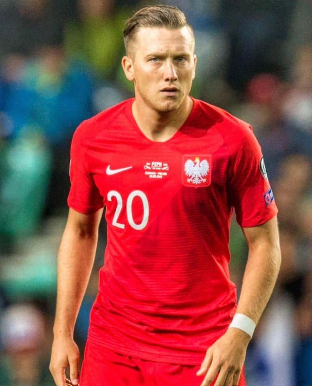 のインスタグラム：「Dziękuje @pawelwszolek22 za nominacje 😊🤝 Pamietajmy że, bez zdrowia nie będziemy mieć satysfakcji z oglądania i przeżywania sportowych rozgrywek, dlatego w tym nadzwyczajnym czasie Wszyscy dostosujmy się do tej najważniejszej dzisiaj reguły #zostańwdomu ,a napewno wrócimy silniejsi 💪🏻🌍 Nominuje: @zielak_23 @igorlasicki @bednii @hubihurkacz @cli5hy @tkedziora94 @kamilgrosicki10 @kamil_grabara1 @lauraslowiak」